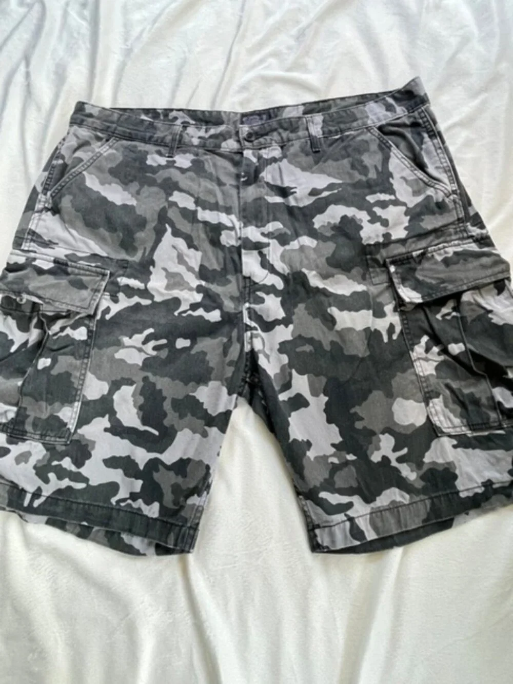 Levi Strauss & Co. Men's Vintage Cargo Short Pants, Black Camo, Size 40